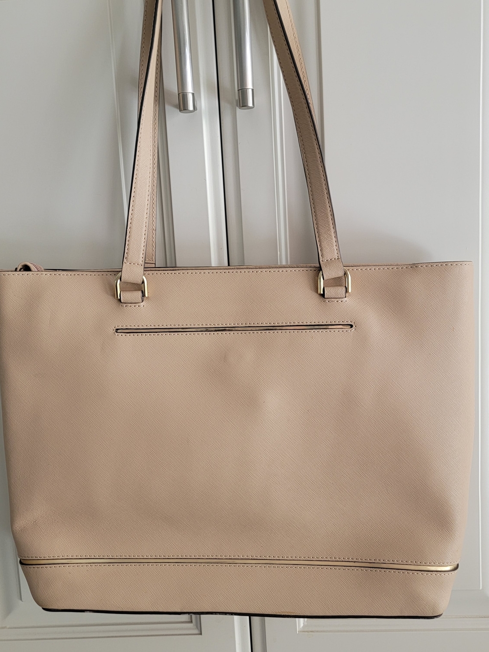 Michael Kors Beige Tote Bag - Elegant Saffiano Leather Shoulder Bag - Picture 2 of 8